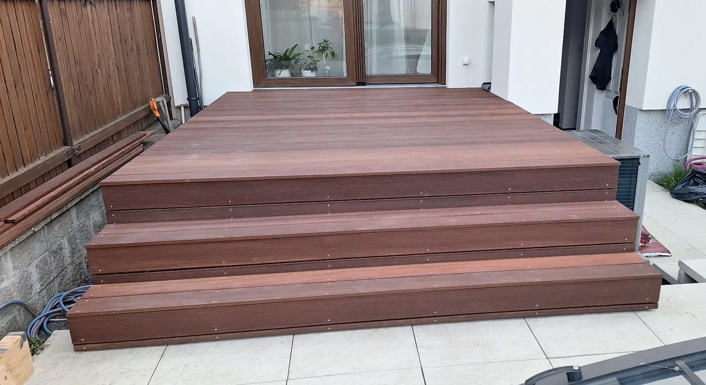 Terasa a pergola na míru 1