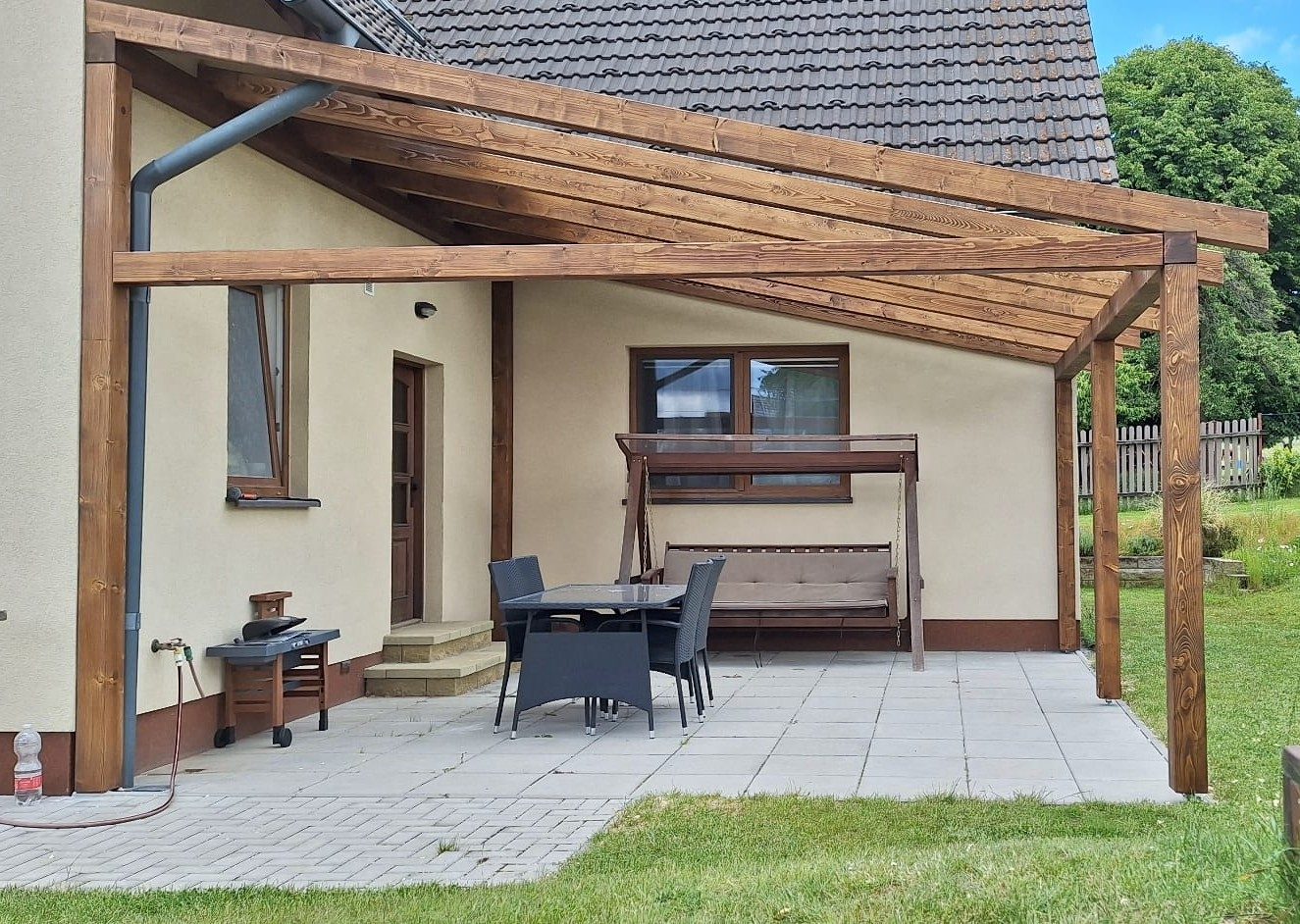 Dřevěná pergola a terasa na míru - Plzeňský kraj